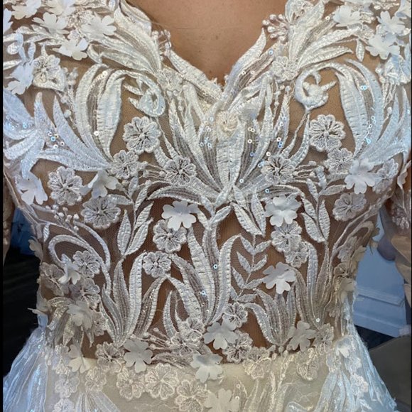 Maggie Sottero Ivory Zander Wedding Dress, Size 10 - Picture 4 of 8